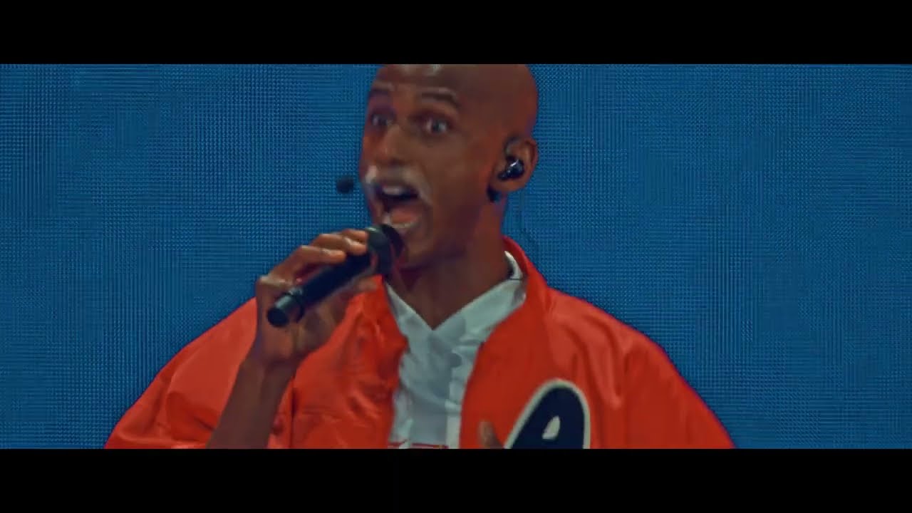 Antoine eskaliert komplett.              Antoine Burtz “Ich bin aufm Sprung”    Live im Stadion