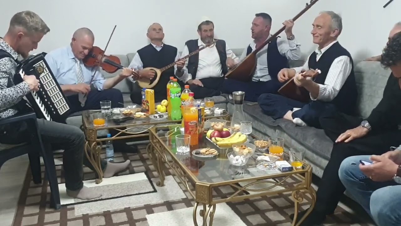 Sali Bajrami me Maliqin ne konakun e Mus Hertices Mbas iftarit kendojn - Elifin