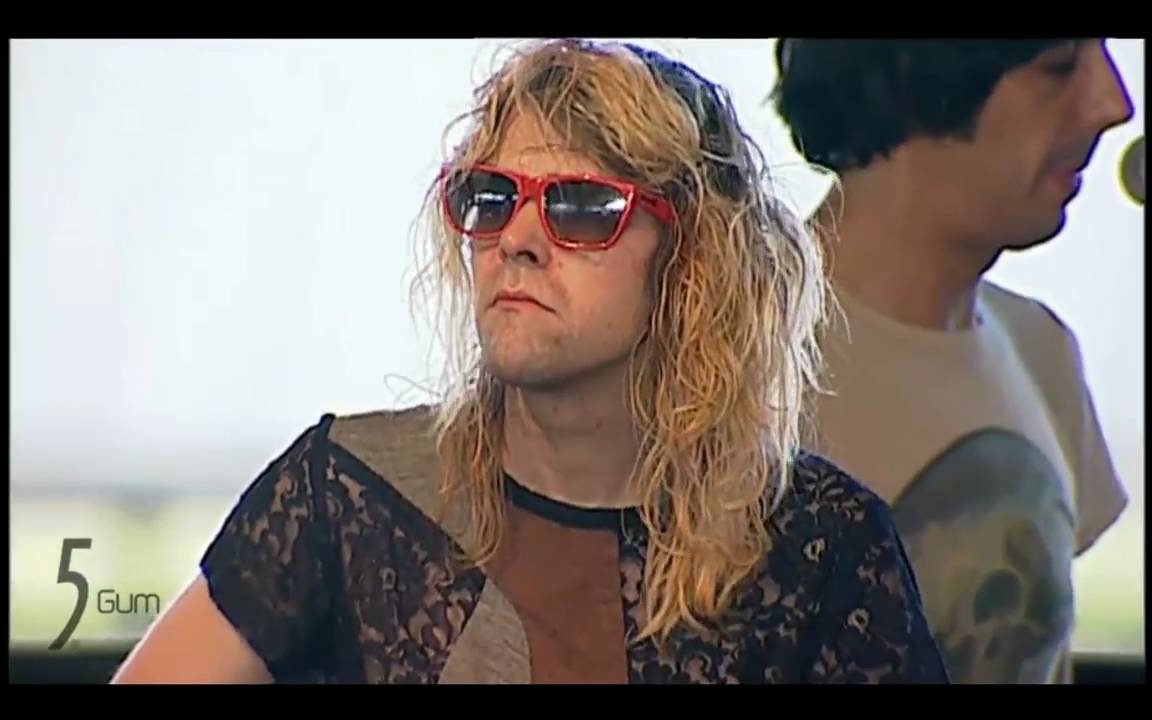 Ariel Pink refusing to sing Fright Night (Coachella 2011)