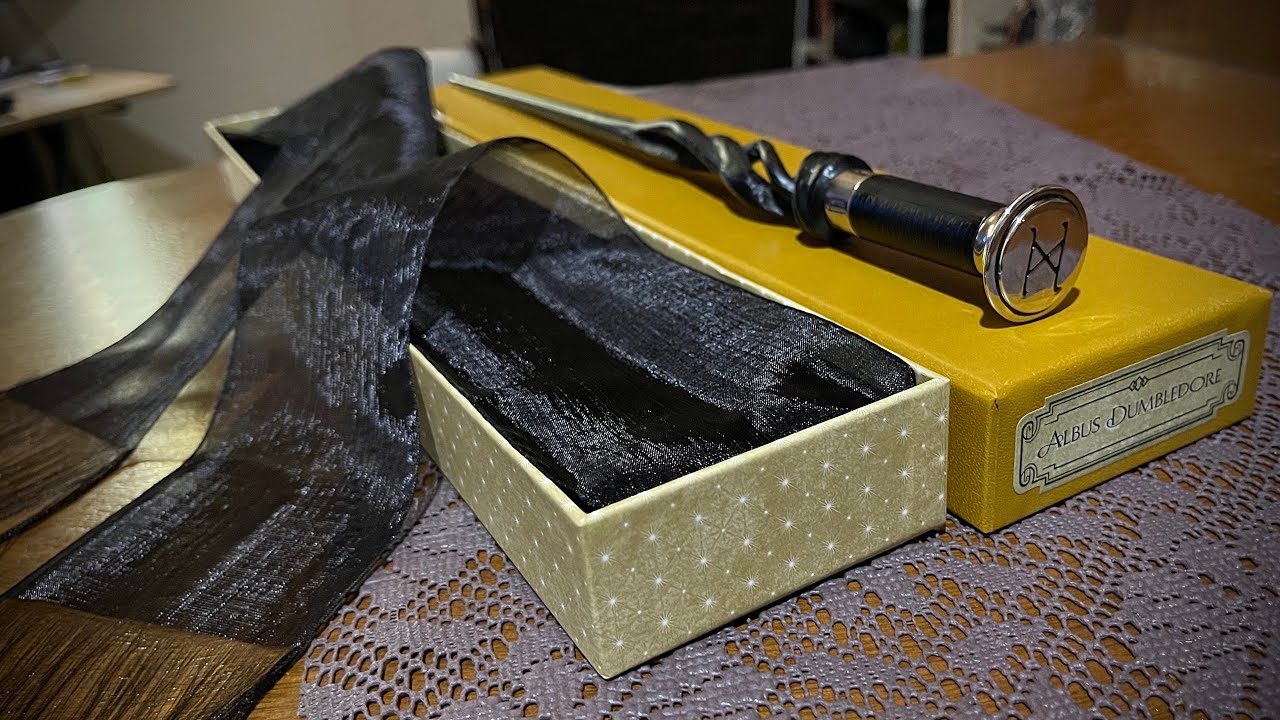 Unboxing Young Albus Dumbledore Wand by The Noble Collection
