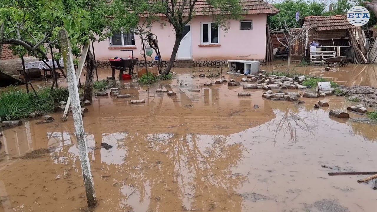 В Лехчево са наводнени около 50 къщи, хората нямат възможност да възстановят щетите, заяви кметът