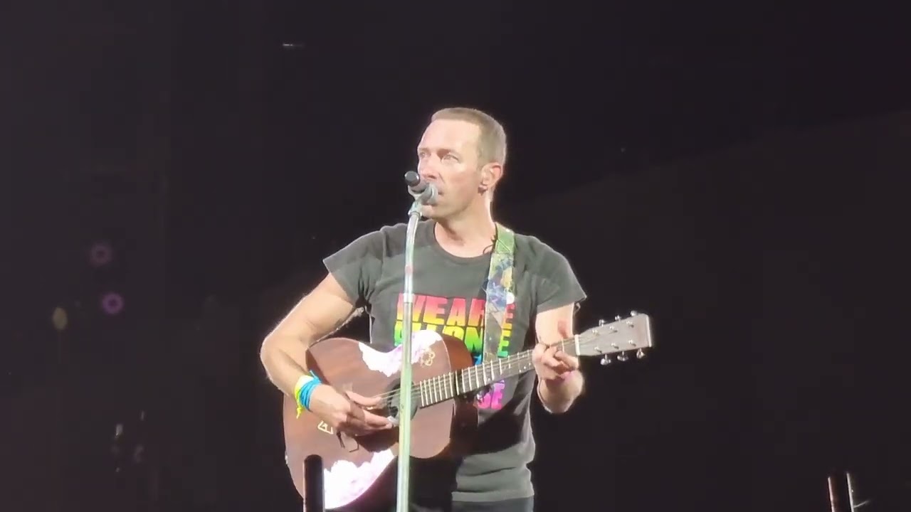 Chris Martin canta Napule è live al Maradona 21 giugno.