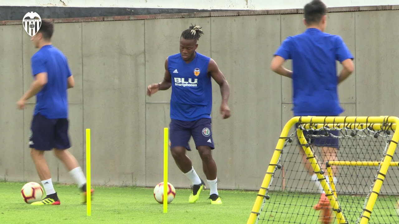 GAMEIRO Y BATSHUAYI, PRIMER ENTRENAMIENTO CON EL VALENCIA CF