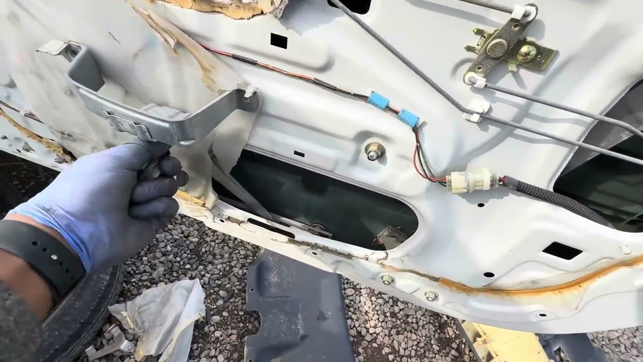 Как снять боковые защитные накладки на Integra 90-93 (DA).