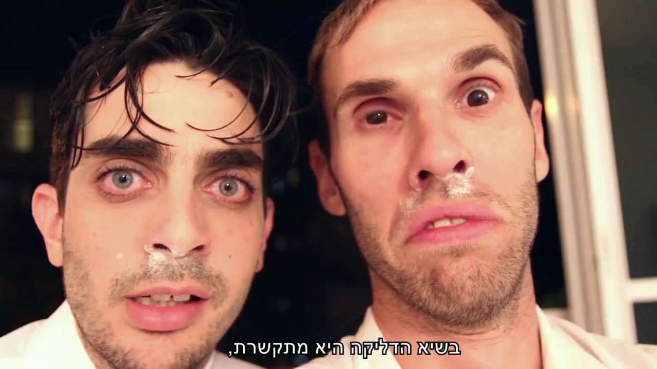 צמד שיניים - היא מתקשרת
