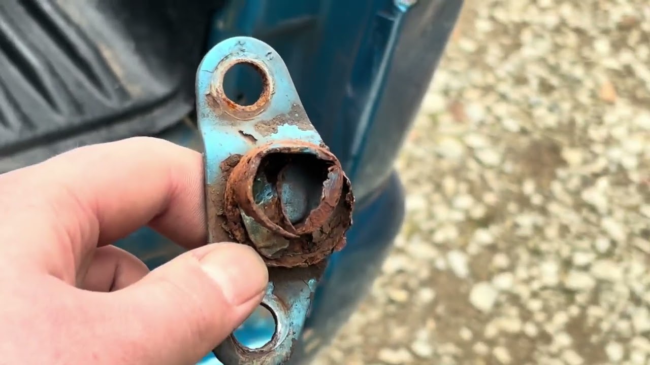 How to Replace the Tailgate Pivot ￼on a 1994-2004 Chevrolet S10 