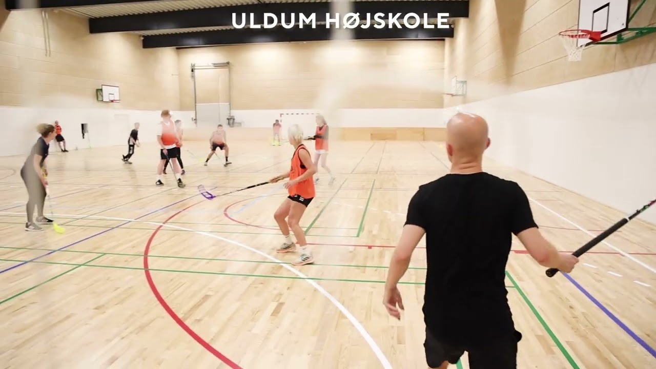 Idrætshal med fitness og undervisningslokale til højskolen
