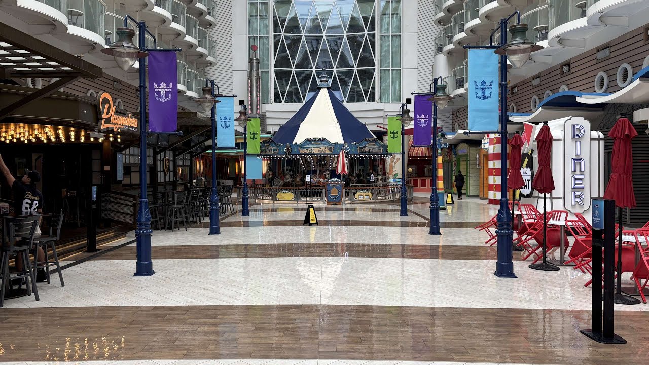 Royal Caribbean Allure of the Seas — Променад — Палуба 6