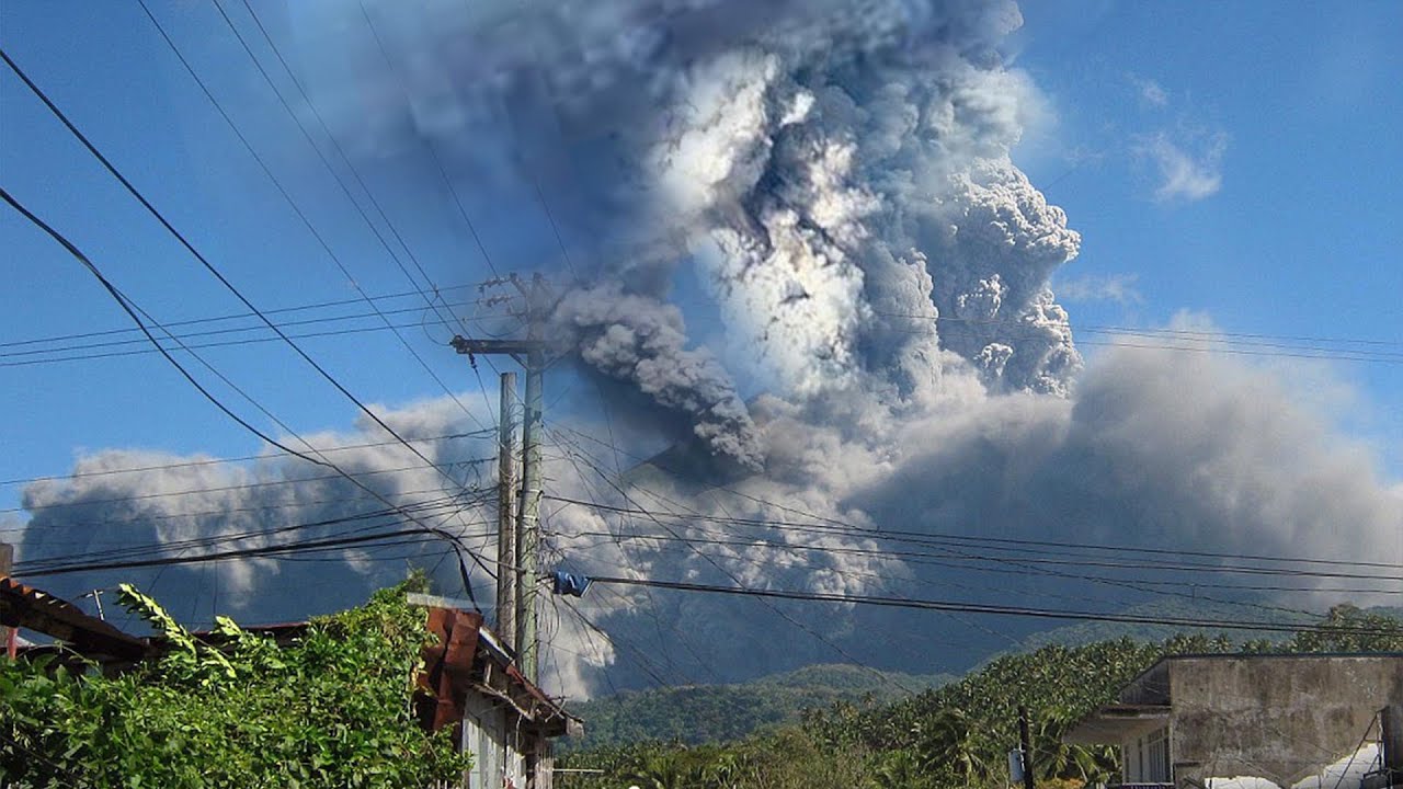 Ash and smoke everywhere ! Terrible Explosion Mount Bulusan Volcano in Philippine
