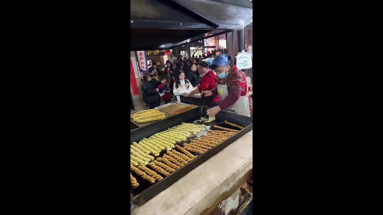 Magical Chinese street food 神奇的中国街头美食  不思議な中国の街グルメ