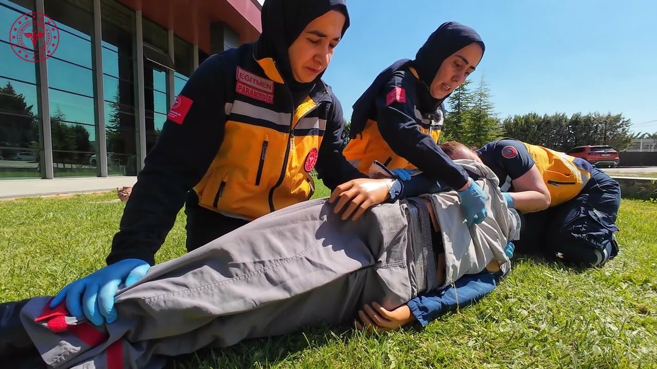 Sırtüstü Yatan Hastanın Omurga Tahtasına Yerleştirilme Uygulaması
