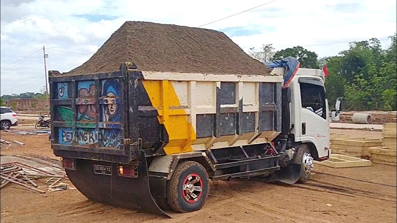 Dump Truk//Mobil Truk Pasir Isuzu Giga Jomplang Muatan Full Bak