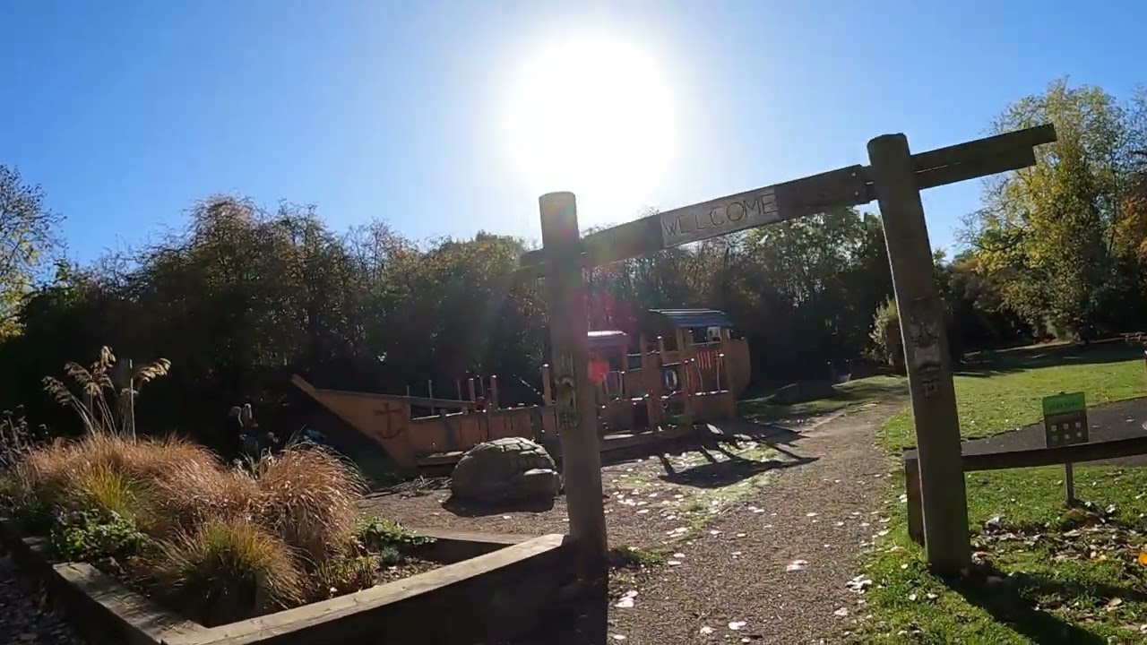 A walk round Emberton Country Park, Olney, on a beautiful Autumn morning in October 2022