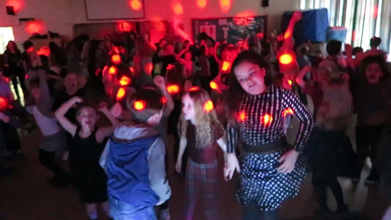 Tony Poole Discos...School Disco at Theydon Bois Primary School, Essex (2017 - 2nd Clip)