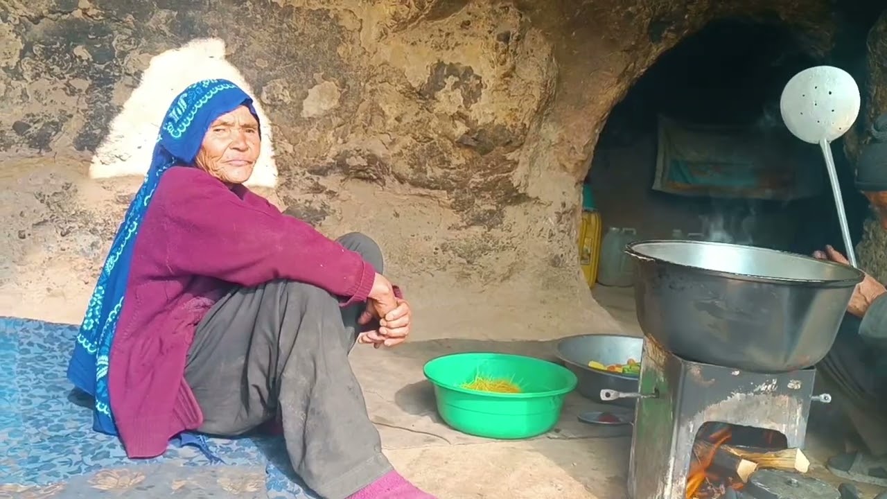 Cooking documentary in two seasons of the year / Rural life