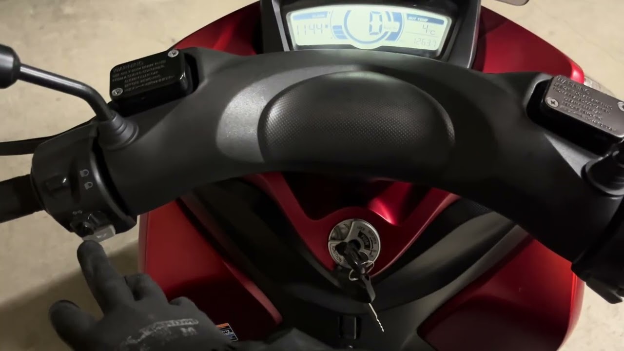 YAMAHA トリシティ125 RED 始動動画