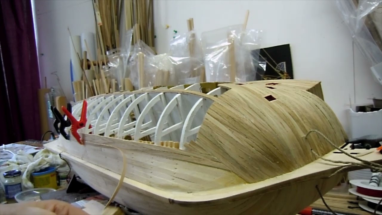 13 Victory, De Agostini, teilgeöffnet, 2  Beplankung +Farbe