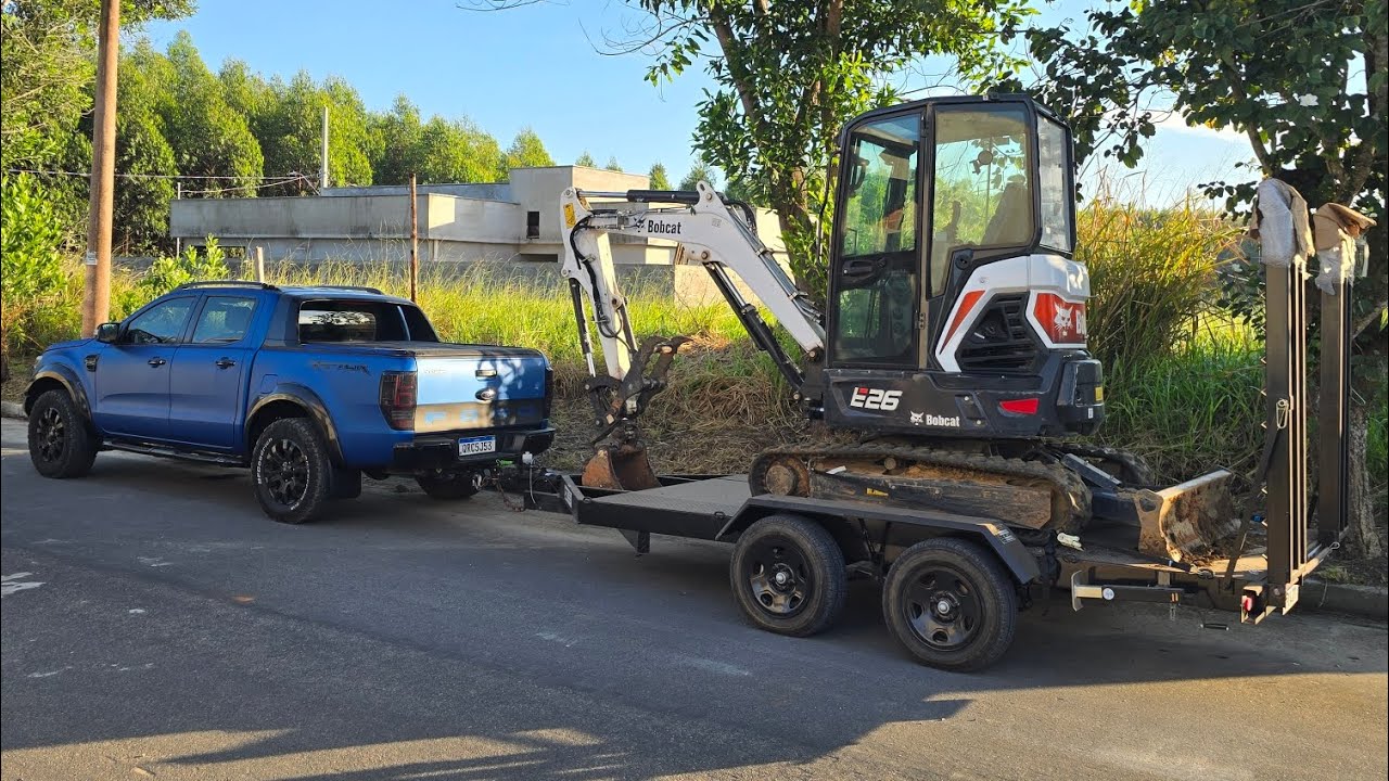 Ranger puxando escavadeira de 3 toneladas! Embarcando e desembarcando mini escavadeira bobcat e26