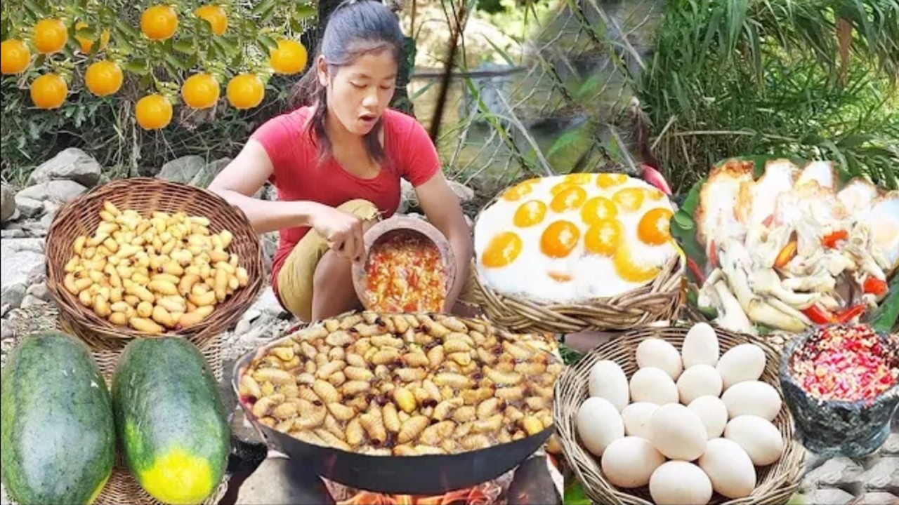 ✅Survival skills: Pick Worms herd on tree for food - Cooking Worms for Eating delicious in Jungle