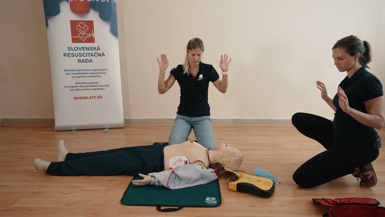 Postup resuscitácie dospelého dvomi záchrancami