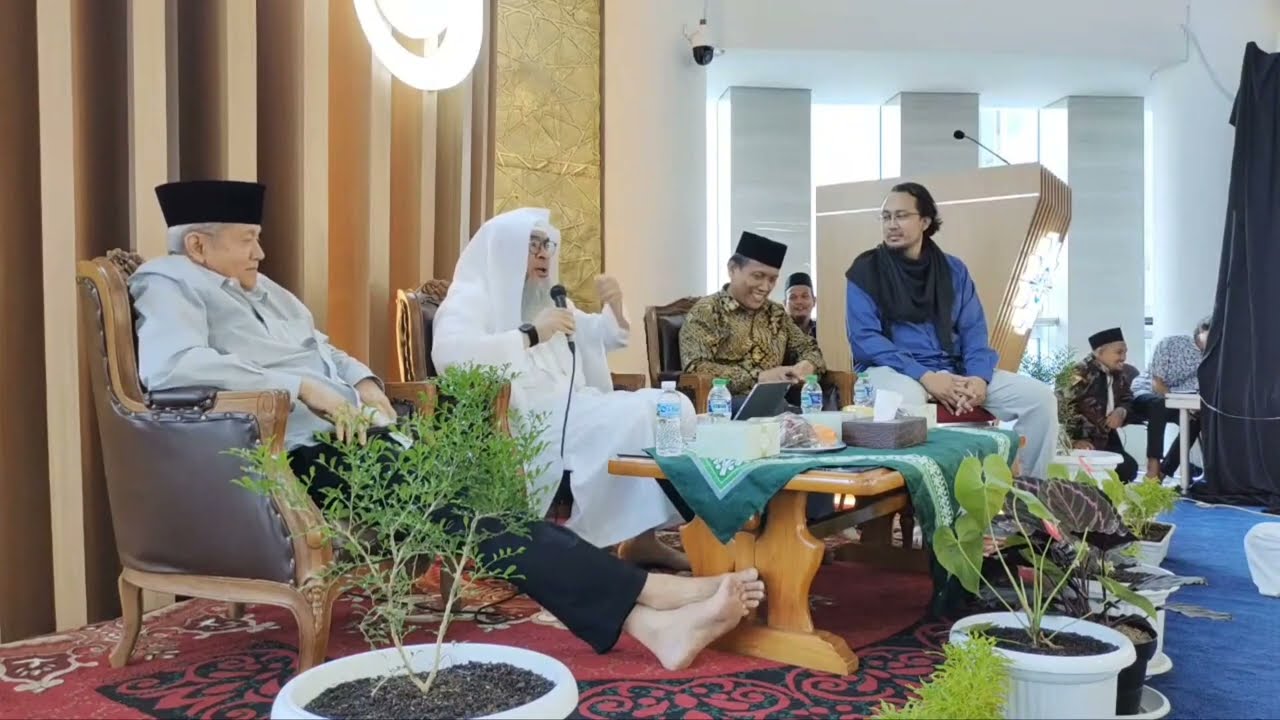 Encountering Islamophobia (Islam in the globalised world) Sheikh in Indonesia 🇮🇩 - assim al hakeem