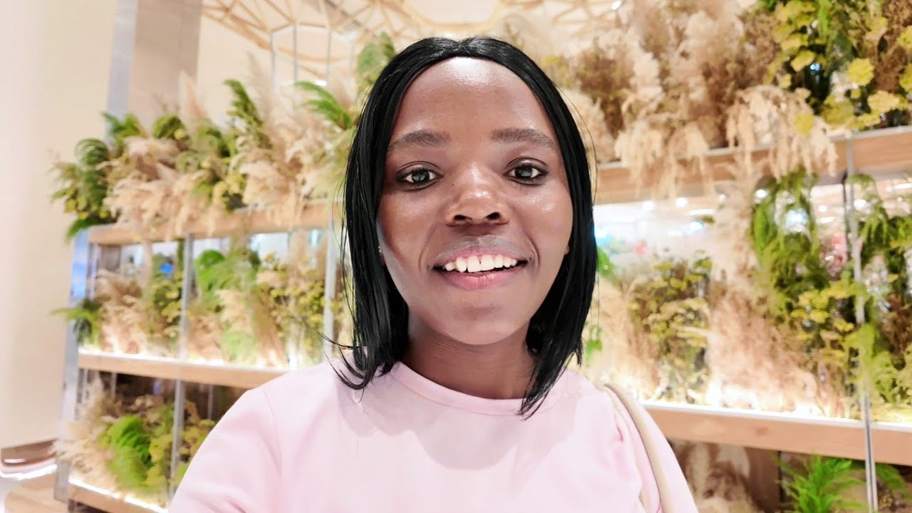 Spend one hour  with me  in Dubai  mall