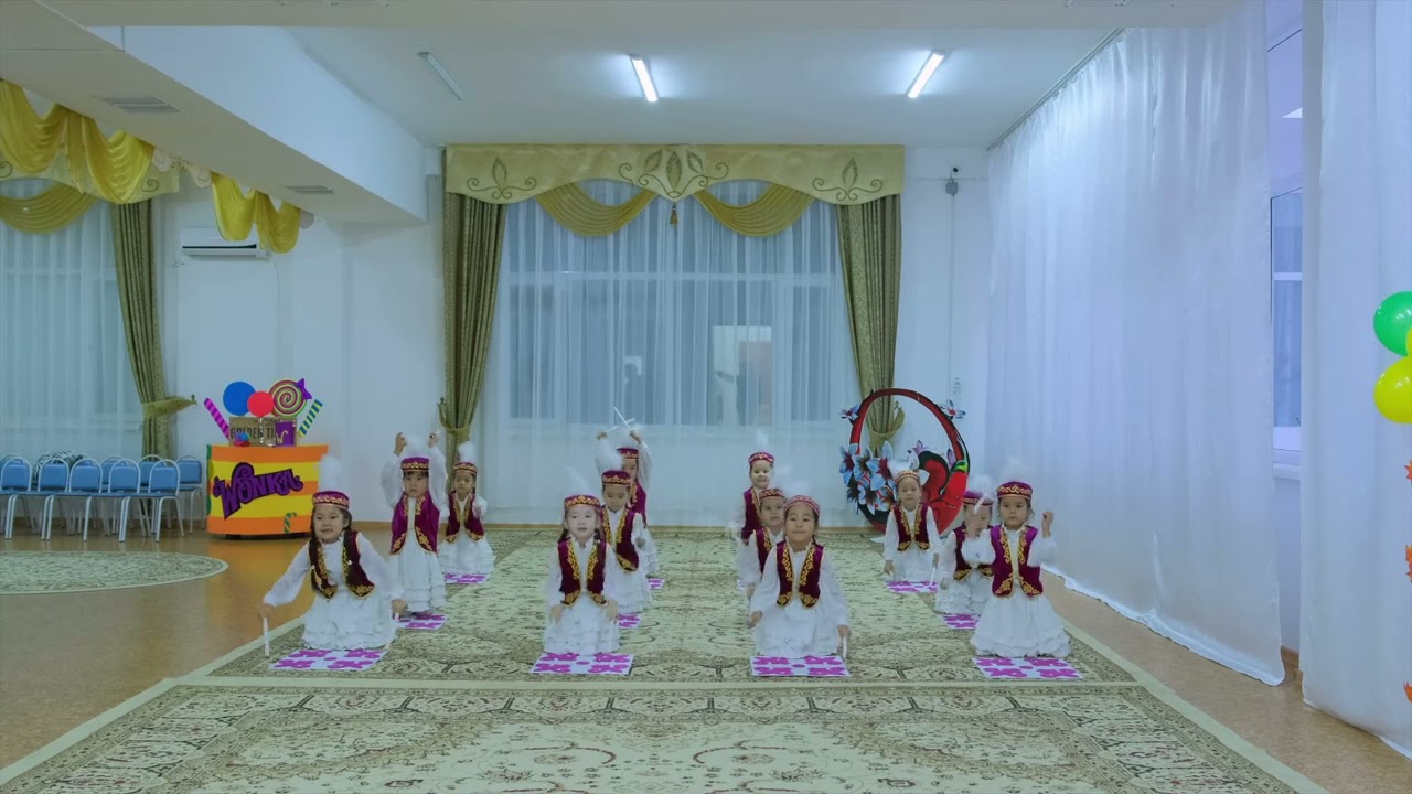 Қазақ биі “Киіз басу”