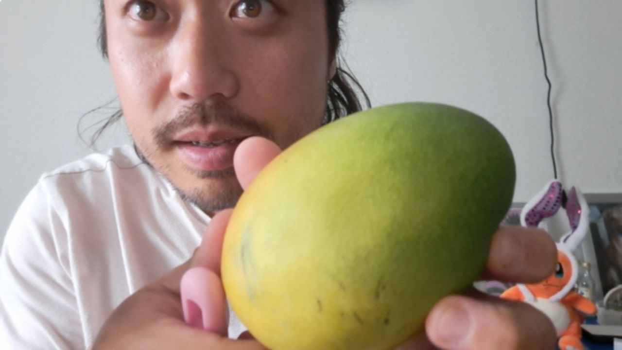 ASMR EATING SOUNDS - MANGO