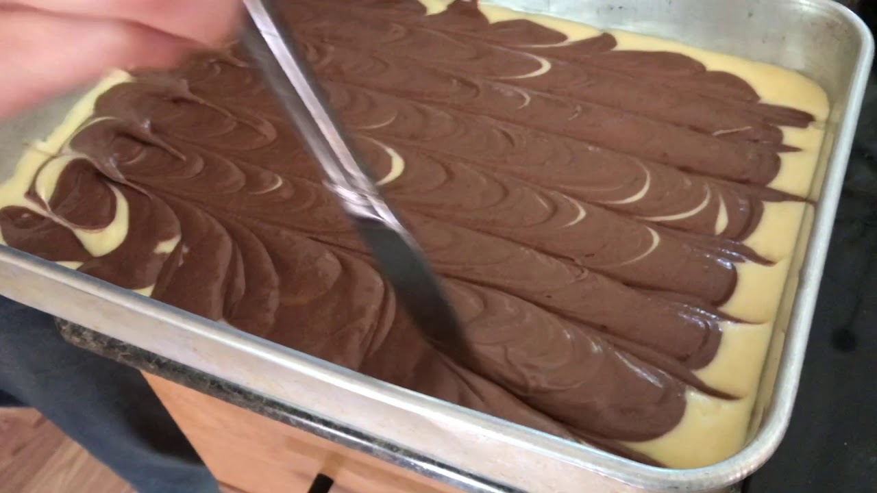 how to make a MARBLED CAKE vanilla chocolate cake (betty crocker)