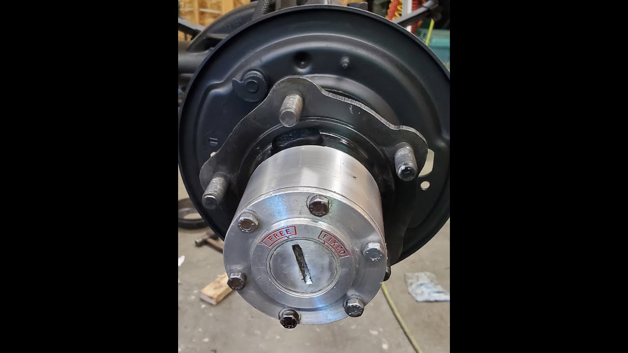 A look inside the Austin Gipsy front hubs and swivel housings.