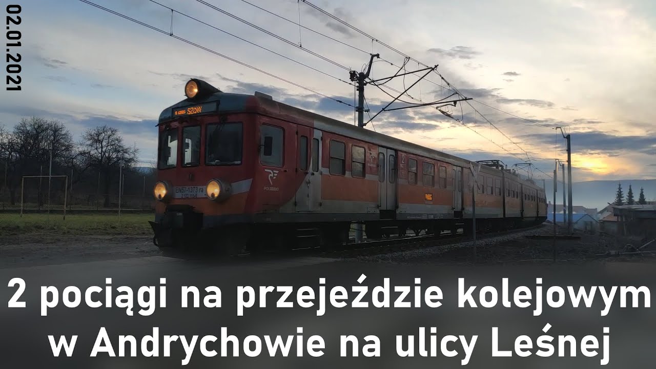 2 pociągi na przejeździe kolejowym w Andrychowie na ulicy Leśnej | 02.01.2021
