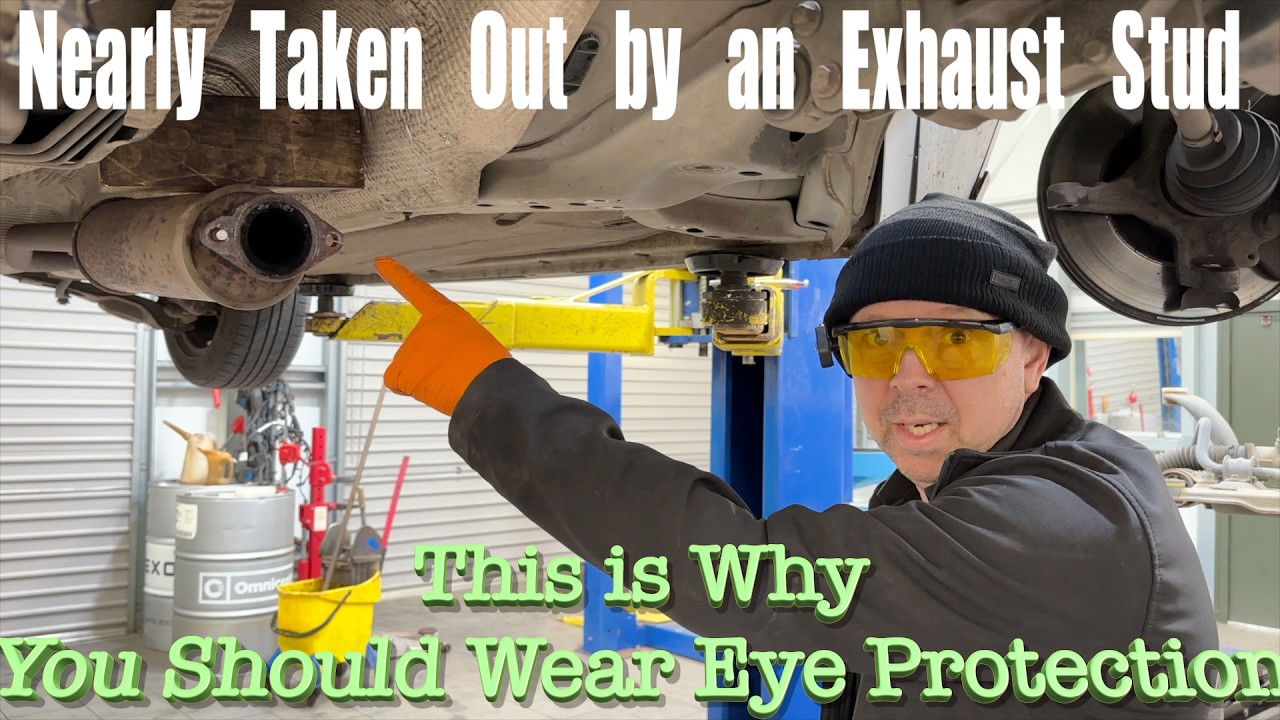 Чуть не сбила вылетевшая из выхлопной трубы шпилька, и почему под этим автомобилем, проходящим те...