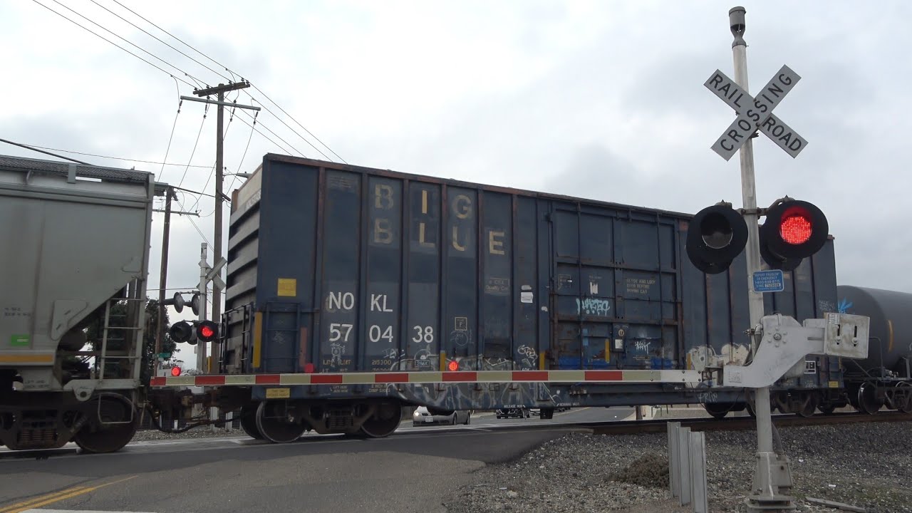 UP 1018 LRS99 Local Stops & Sits At Crossing - Kiernan Ave. Railroad Crossing, Salida CA