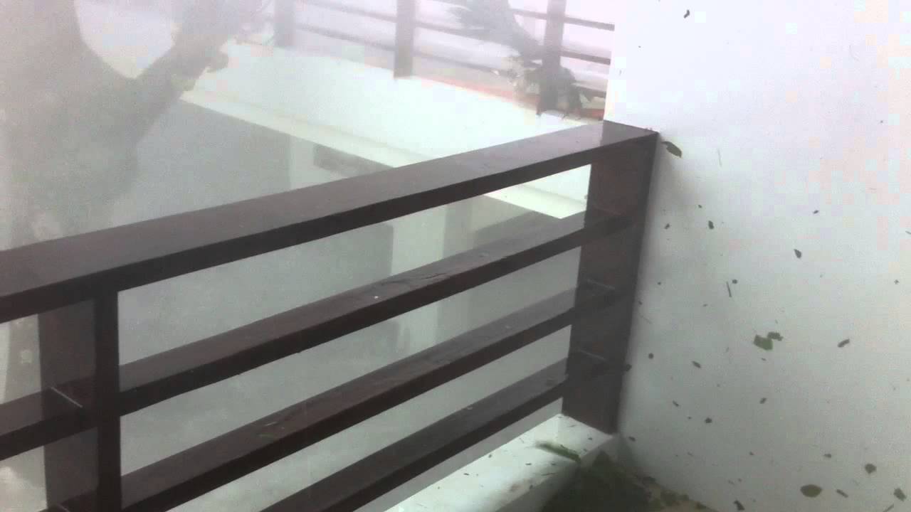 Typhoon Yolanda(Haiyan) strikes 