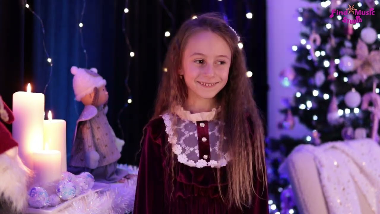 Antonia Crețu ❄️ SCOALĂ, GAZDĂ DIN PĂTUȚ (Florile Dalbe)🌲- colind 2024