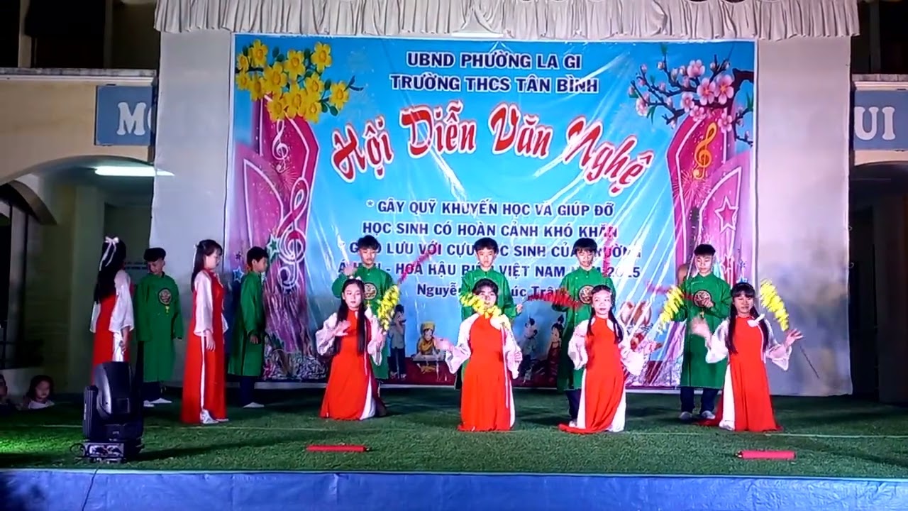 Cái tết giàu do lớp 6B, trường THCS Tân Bình, Lâm Đồng trình bày.