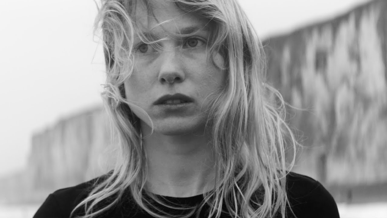 Laura Cahen - La Jet&eacute;e (Clip Officiel)