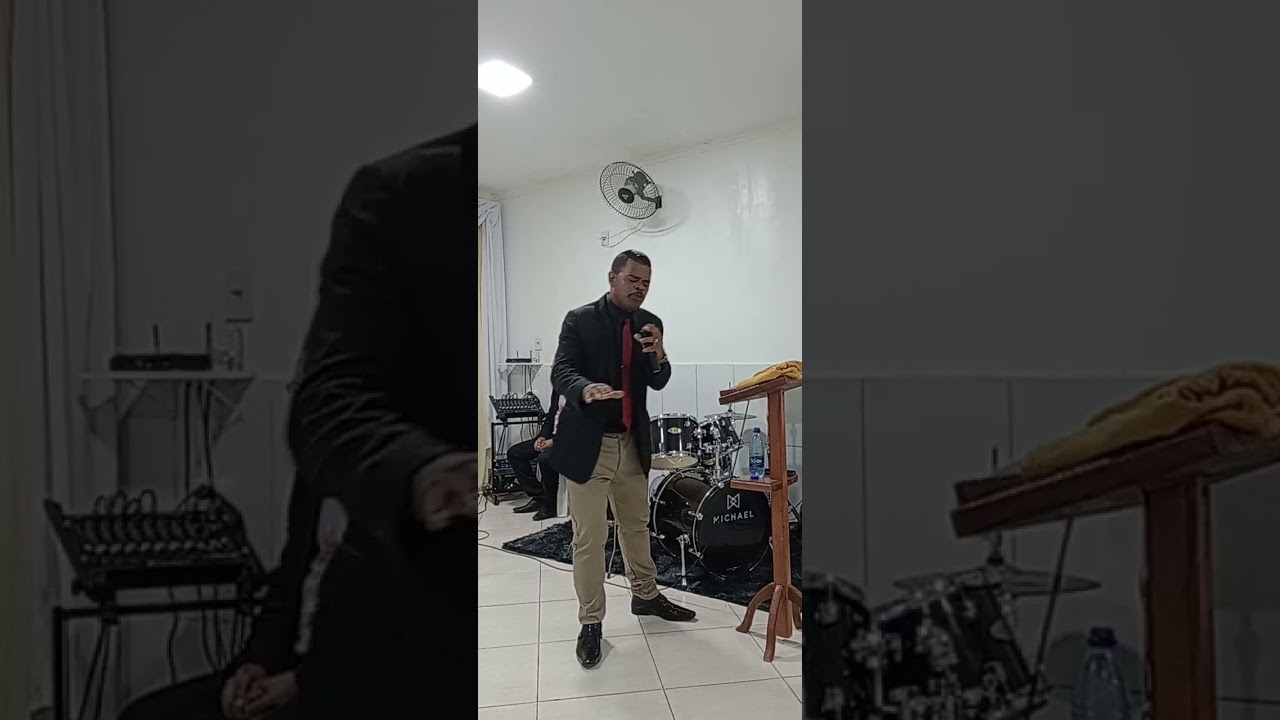 EVANGELISTA ROBSON ADORANDO A JESUS 