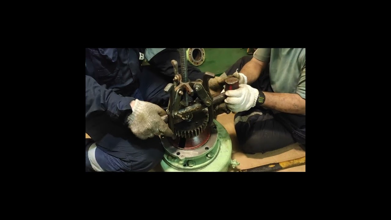 HT COOLING WATER ATTACHED PUMP OVERHAUL on MAN B&W... Part One