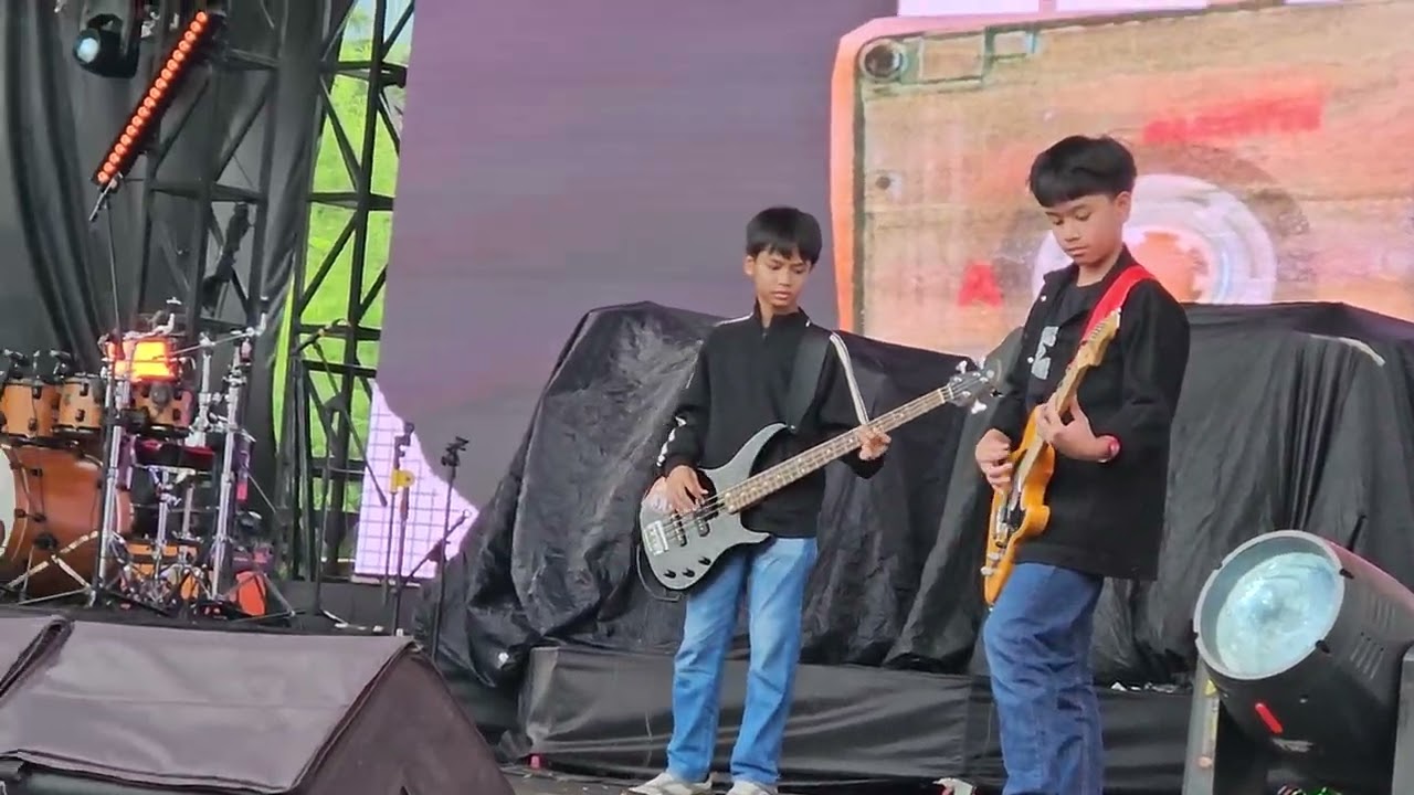 Tampil di acara aero festival  anissa izada