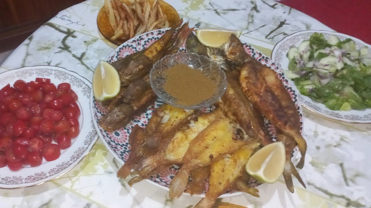 وجبةسمك مقلي للغداء على الطريقة المغربية🇲🇦مع طريقة تنضيفو🐟🐟