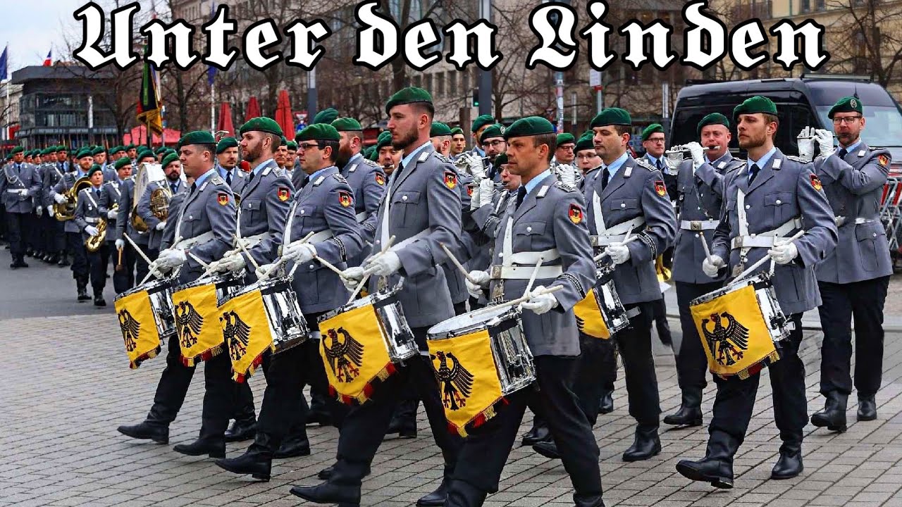 Das Wachbataillon der Bundeswehr marschiert ,,Unter den Linden