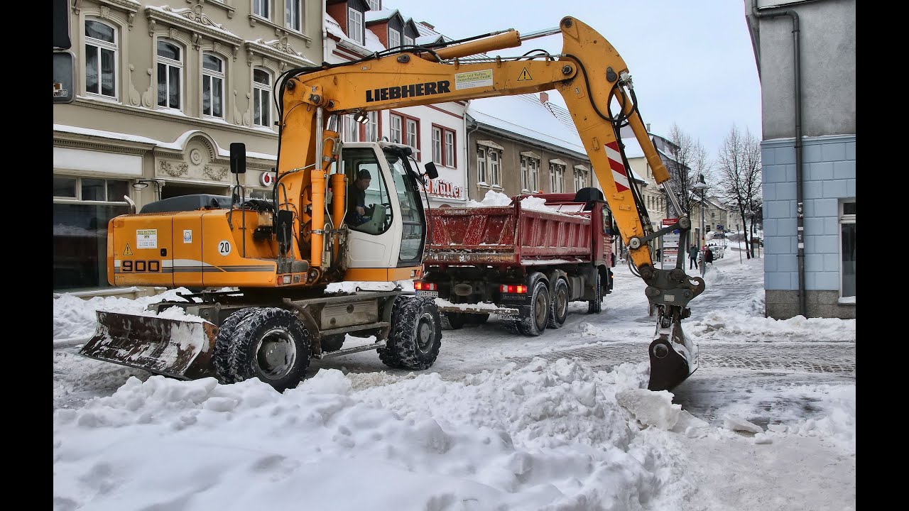 Große Schneeräumaktion - Sangerhausen wird von den Schneemassen befreit