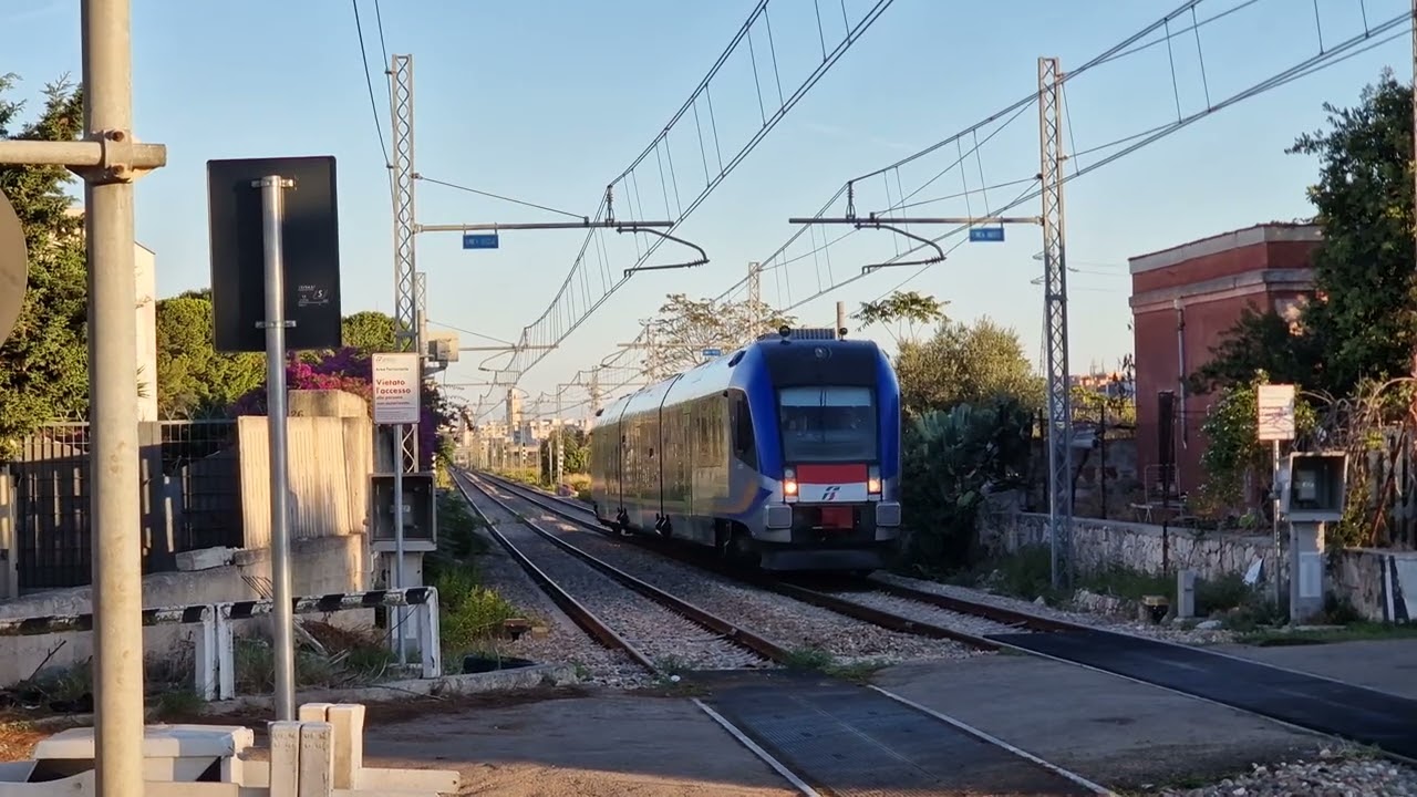 ATR220-022 Ferrovie del Sud Est relacji Bari Centrale - Putignano
