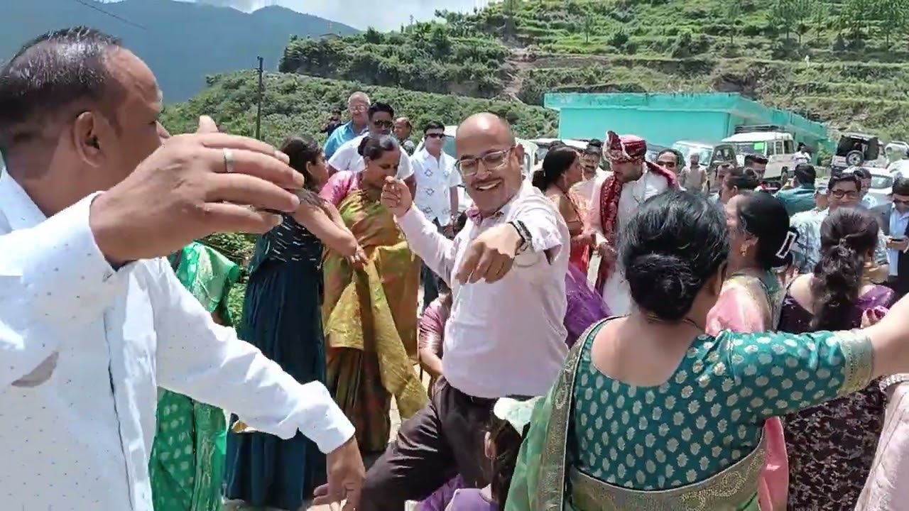 मां सरस्वती जौनसारी गढ़वाली दिनेश झनकार बैंड उनियाल गांव 6395723107 9917307294