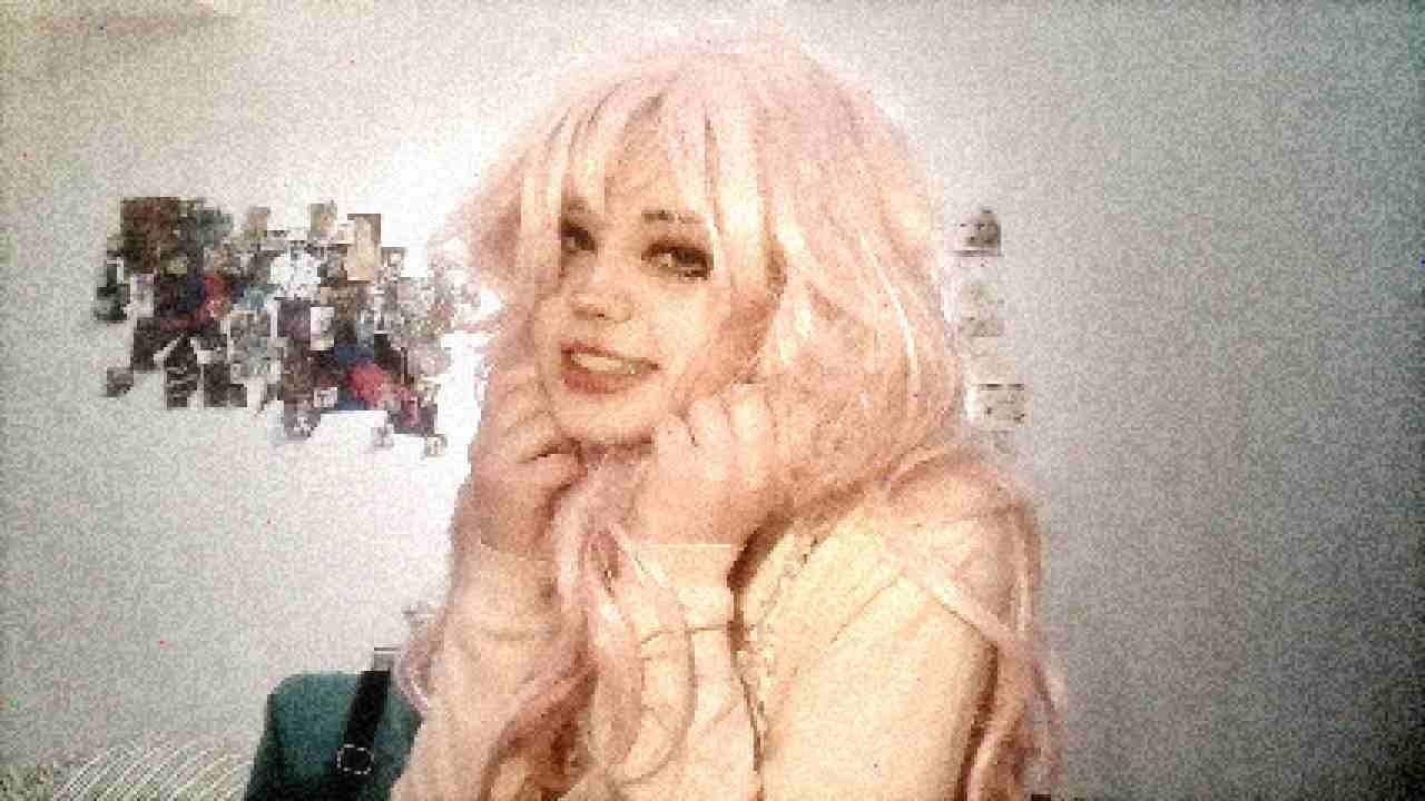 My wigs are SO PRETTYYYY x3