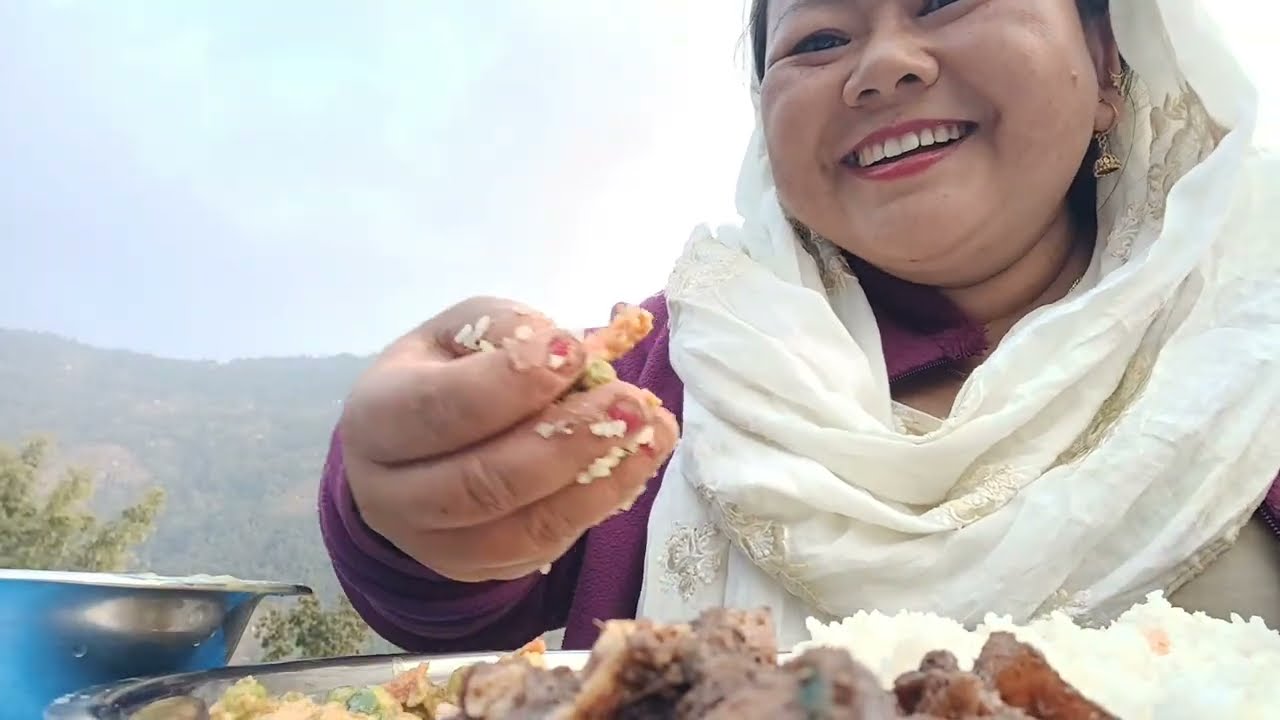 गाउँ घरमा ठुली नन्दकाे कान्छा देवरबाबुकाे बिवाहा।