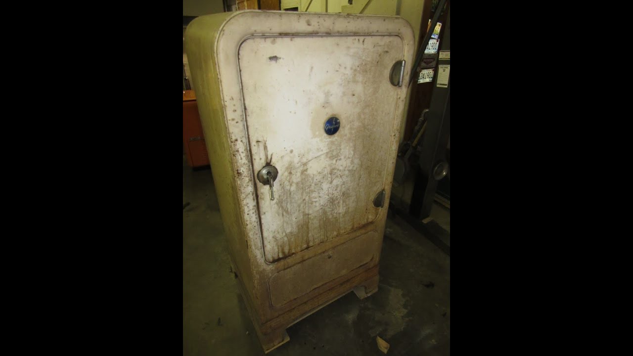 Grunow antique refrigerator, 1930's - Carrene refrigerant / Dichloromethane / Methylene Chloride
