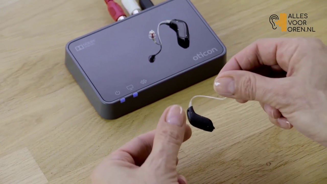 Hoe koppel je de Oticon TV adapter 3.0 aan je hoortoestellen - AllesVoorOren.nl