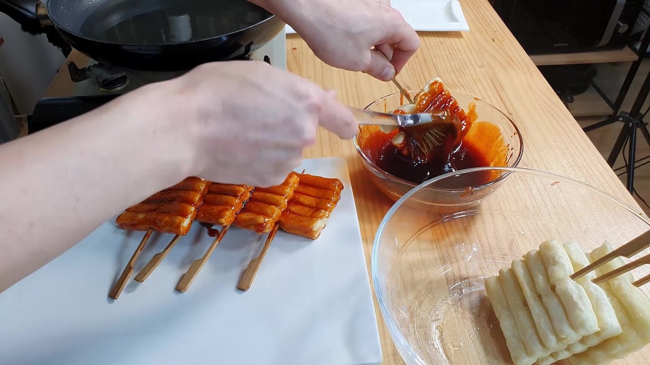 추억의 업소용 떡꼬치 레시피!를 완벽하게 찢어 부셔 봅시다.